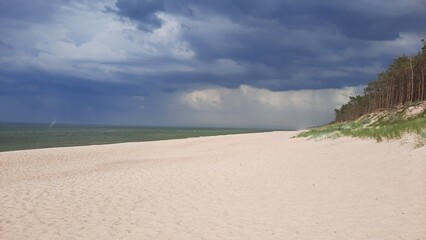 Plaża w Łazach i widok na morze Bałtyckie © Michał