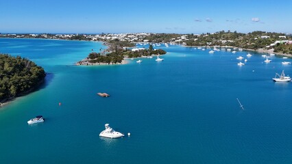 Obraz premium Hamilton, Bermuda - March 28, 2024: These pictures were taken using a dji 4 mini pro while on a boating excursion in the Ely's Harbor region of Hamilton Bermuda.