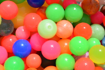 カラフルなスーパーボール