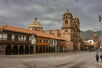 Fototapeta premium The Main Square of Cusco, known as Plaza de Armas, is a vibrant hub of activity and history. Surrounded by colonial architecture, it features the impressive Cusco Cathedral and La Compañía church.