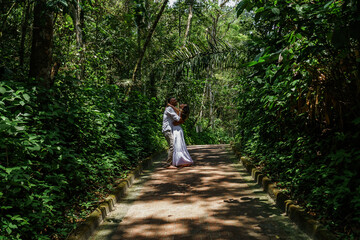 Obraz premium man and woman, couple, dressed in white, celebrating together, new year
