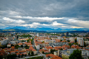 Obraz premium The city of Ljubljana from the top of the castle