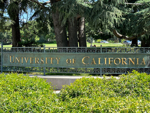 UC Berkeley University sign at the entrance to the campus.