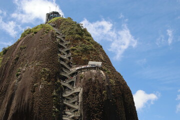 La famosa piedra del Pe&ntilde;ol en  Antuiquia Colombia
