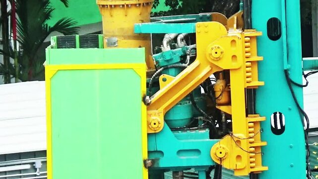 15 seconds close-up of piling machine rotary head turning and mast at construction site, HD video 