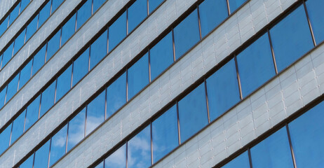 Obraz premium A fragment of a large office building in the city