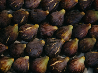 figs on market stall