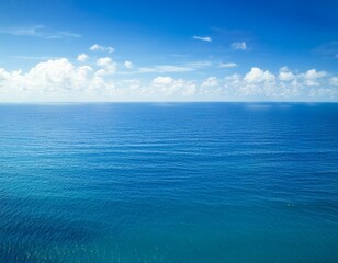 Obraz premium Serene ocean horizon with clear sky