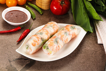 Vietnamese spring roll with prawn