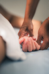 Nahaufnahme einer wohltuenden Ganzkörpermassage