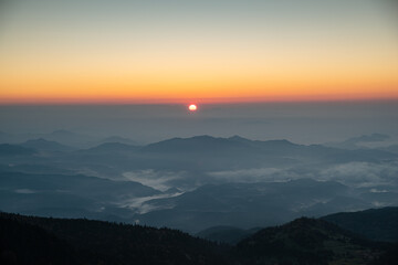 Fototapeta premium 長野県と群馬県の県境の絶景 渋峠の朝