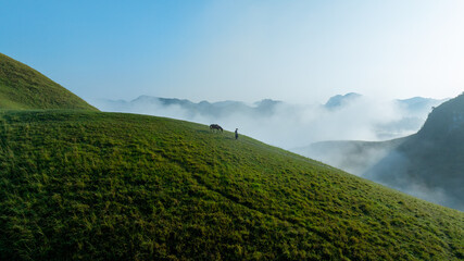 Obraz premium Blue sky and fresh morning. A peaceful, refreshing feeling. View of the hills surrounding Ba Quang, Ha Lang district, Cao Bang province, Vietnam