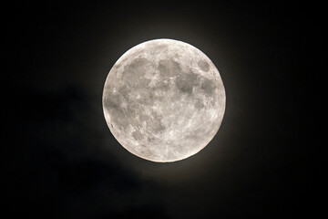Supermond / Jägermond / Vollmond am 17.10.2024 über Hohenmölsen, Sachsen-Anhalt.