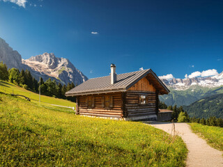 Fototapeta premium mountain lodge