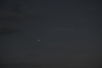 夜空に輝く金星の星