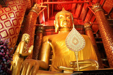 golden buddha statue