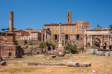 Obraz premium Ruins of buildings inside the Roman Forums.
