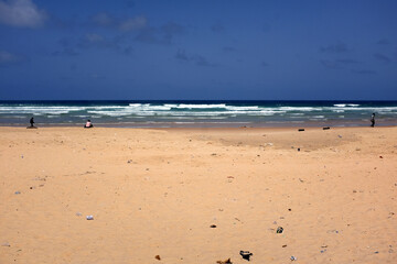 vue d'une plage dans la banlieue de Dakar au Sénégal en Afrique de l'Ouest