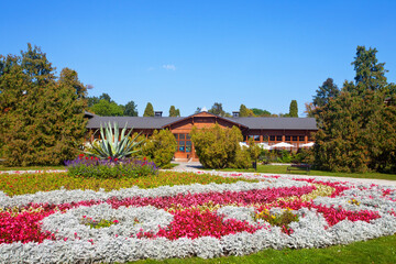 Największy park w Ciechocinku z klombami kwiatowymi, fontannami - utworzony w latach 1872–1875,...