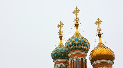 Obraz premium The golden domes of the Church of the Savior on Spilled Blood in St. Petersburg against a bright sky.