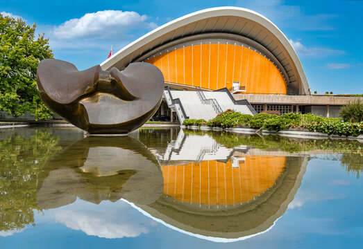 Berlin, Haus der Kulturen der Welt and bronze sculpture Large Divided Oval-Butterfly by Henry Moore with water reflection - Berlin, October 7, 2024 - 2660
