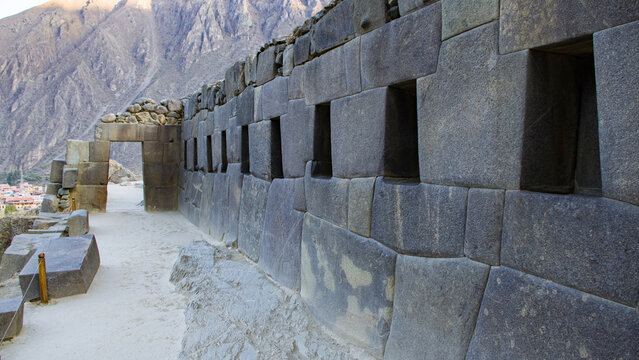 Monumental Construction" Images – Browse 71 Stock PH๏τos, Vectors, and Video | Adobe Stock