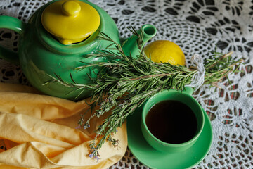 Romero medicinal en infusión, beneficioso para la digestión, 