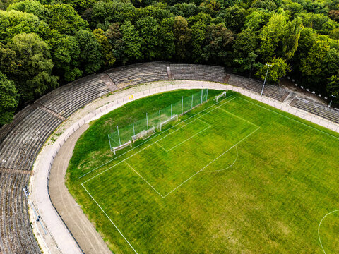 opuszczone boisko w lesie/abandoned pitch in the woods