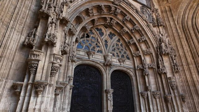detalle de la puerta de la Catedral de Oviedo, Asturias, Espa&ntilde;a. 17 de octubre de 2024.