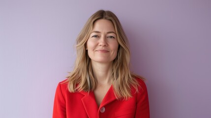 Obraz premium Confident Woman in Red Jacket Against Lavender Background for Modern Fashion Advertising