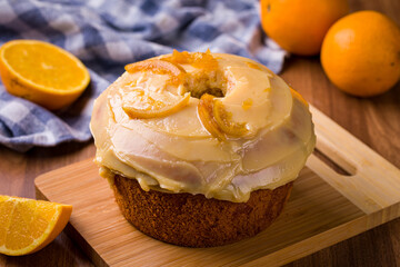 Delicious Orange Cake with Creamy Frosting and Fresh Slices
