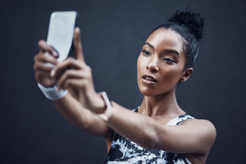 Black woman, phone and gym selfie with social media and fitness influencer with vlog. Sport, video and mobile with training, wellness and exercise training tutorial with live streaming on app
