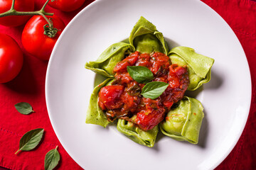 Delicious Spinach Tortellini with Fresh Tomato Basil Sauce