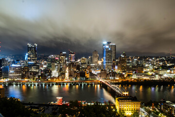 Fototapeta premium city skyline at night