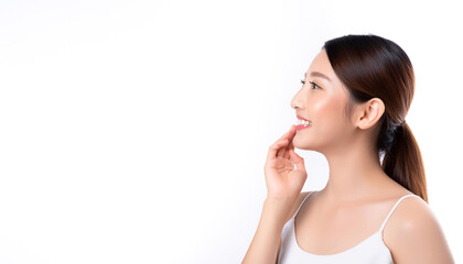 Fototapeta premium 白い歯 若い日本人女性