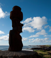 Fototapeta premium Solitary Moai on Easter Island, Rapa Nui, ocean backdrop, facing towards land