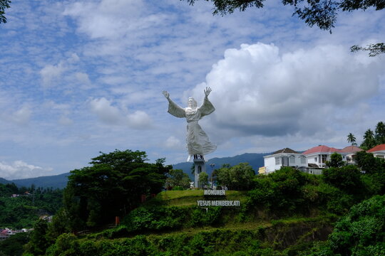 Indonesia Manado - Yesus Memberkati Statue - Jesus statue