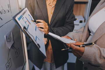 Fototapeta premium Business people are analyzing and planning business strategies.