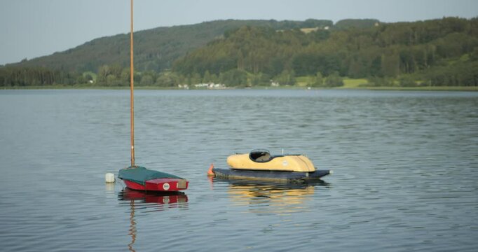 Tretboot, Hafen und Segelboote, Videos von Chiemsee und Umgebung, Berge und Natur, C4K, ProRes