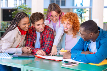 Fototapeta premium Diverse group of students collaborating at table