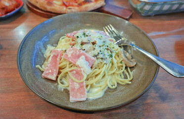 creamy spaghetti carbonara on dish