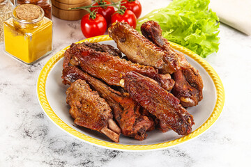 Roasted duck wings with sauce