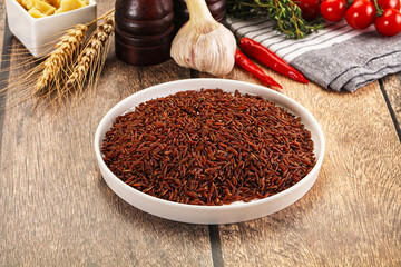 Red raw dry rice gor cooking