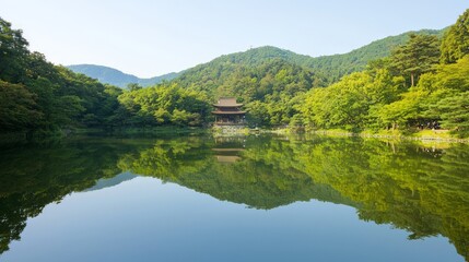 Obraz premium Serene Reflections: Ancient Japanese Castle in Majestic Landscape
