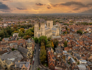 Obraz premium York, Yorkshire. England, City Centre aerial landscape view of York skyline in North Yorkshire, with York Minster cathedral and the rooftops of historic buildings 