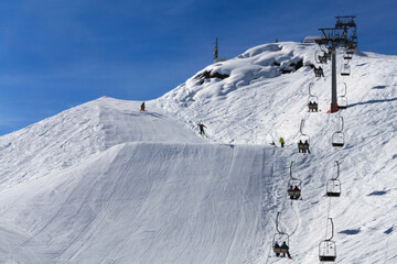 skigebiet,skifahren,skilift,rettungshubschrauber,skiabfahrt,skiurlaub,winterferien,winter,schnee,schneekanonen,naturschutz,skiunfall,