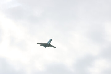 空を切り取る芸術的な一瞬