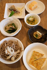 小さな器の中に隠れた季節感