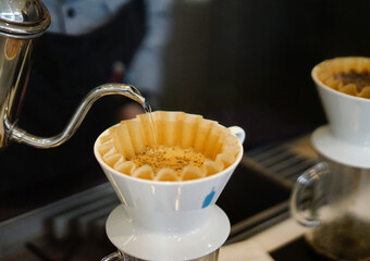 コーヒーを淹れる/ brew a cup of coffee