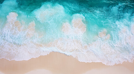 Fototapeta premium Beautiful aerial view of the white sandy beach and turquoise ocean waves